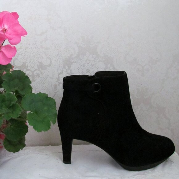 BLACK ANKLE BOOTS, CLARKS NWOT 8.5 8 1/2 SUEDE, INSIDE ZIPPERS, 3 1/4" HEELS - Picture 6 of 10